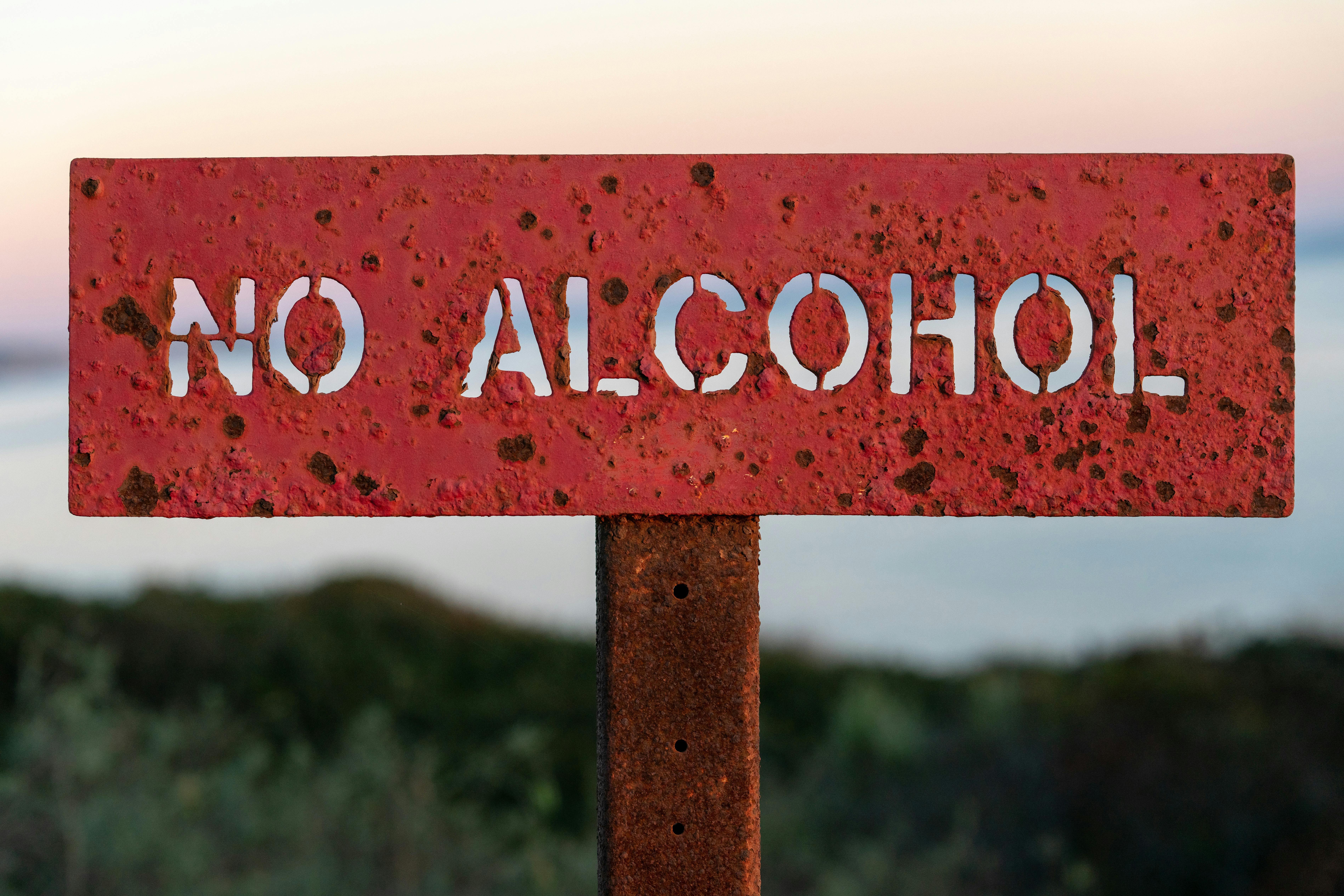 Banner with the message 'no alcohol' written on it